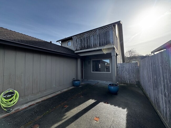 Photo - Charming 3 Bedroom 2 Bath home located in Humboldt Hill!