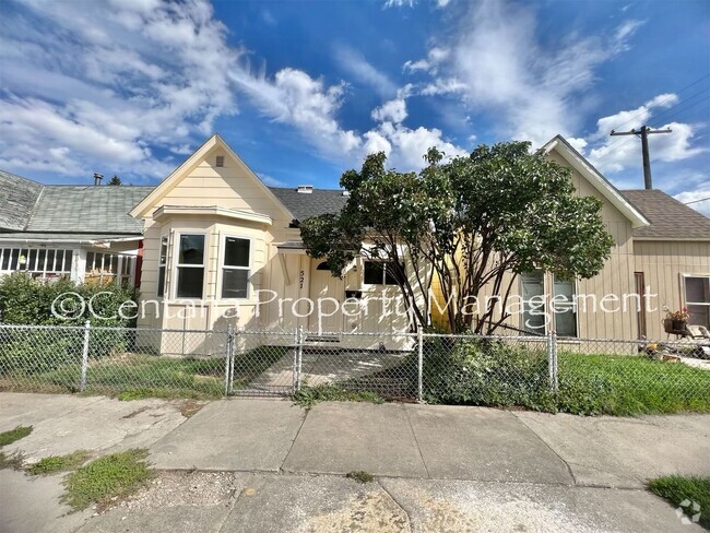 Building Photo - Cozy Remodeled ONE Bedroom Suite nestled i... Rental