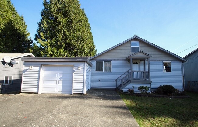 UPDATED & WELL MAINTAINED 3 BED, 2 BATH SE... - UPDATED & WELL MAINTAINED 3 BED, 2 BATH SE... House