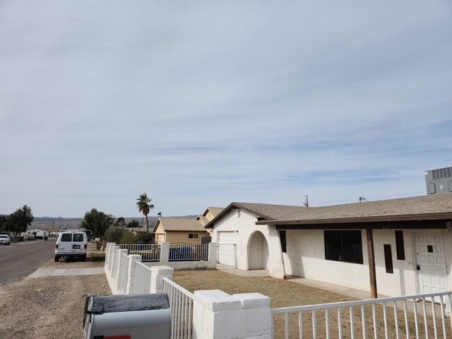 Photo - Single Family Home in Bullhead City, AZ!