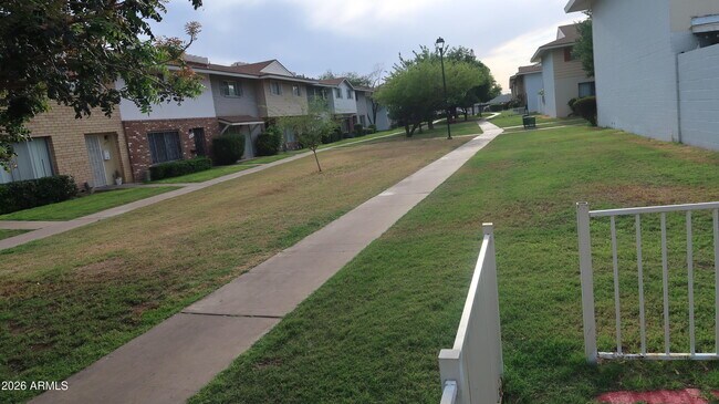 Photo - 1627 W Hazelwood St