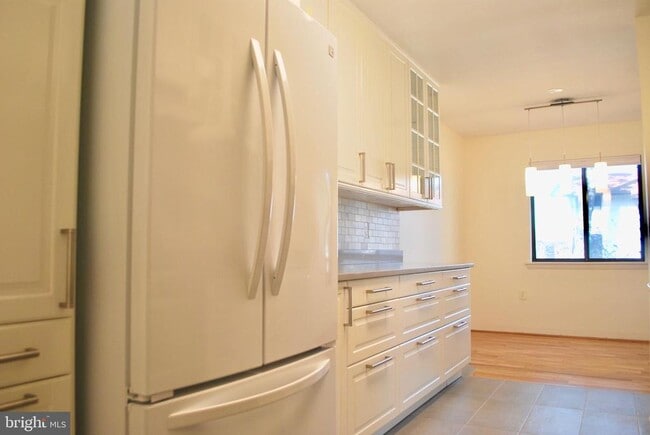 Photo - 2850 Dover Ln Unidad 203
