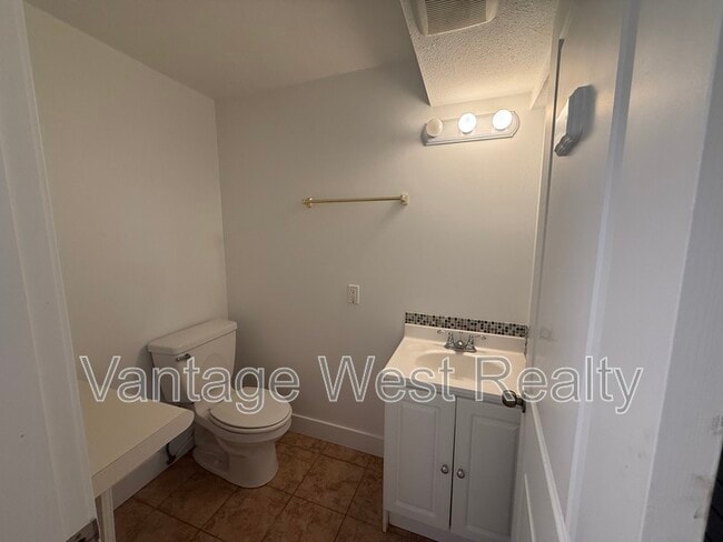 Building Photo - 907 Sutherland Ave