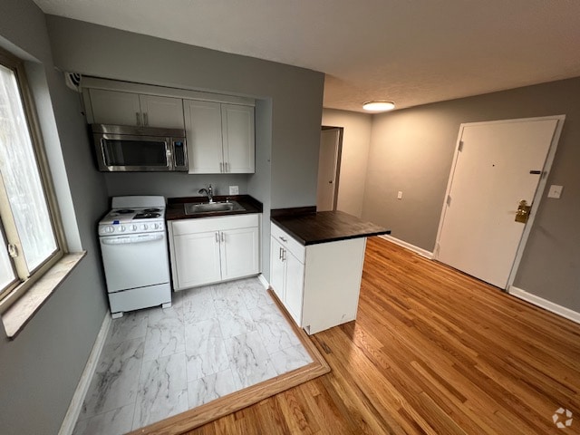 Building Photo - 2519 Indianola Ave Rental
