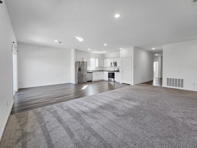 Photo - ***Move-in Special*** Move in by 11/30/202...