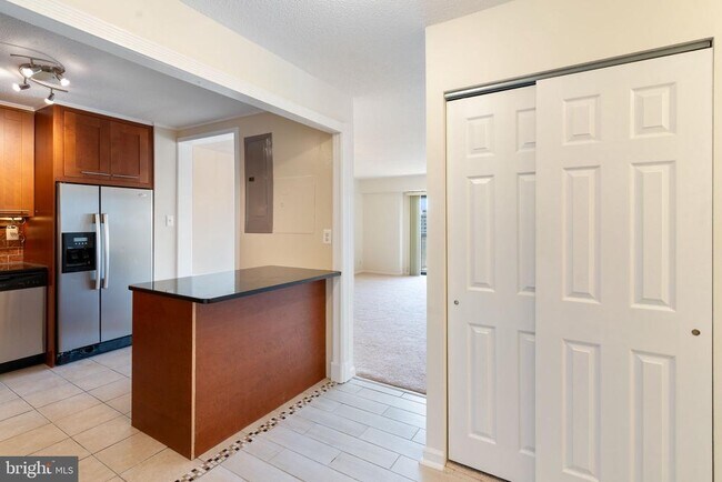 Photo - 203 Yoakum Pkwy Unit 1116