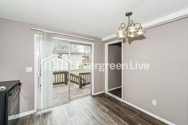 Photo - 121 Winchester Dr