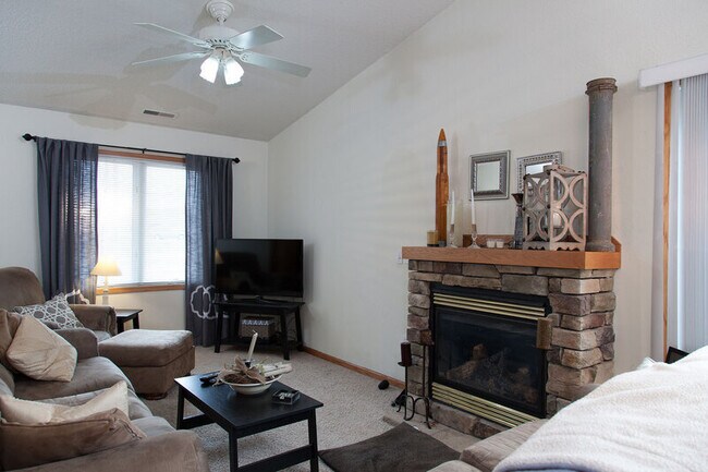 Photo - 409 Sarah Cir