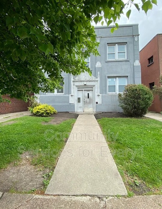 2425 Delaware Ave