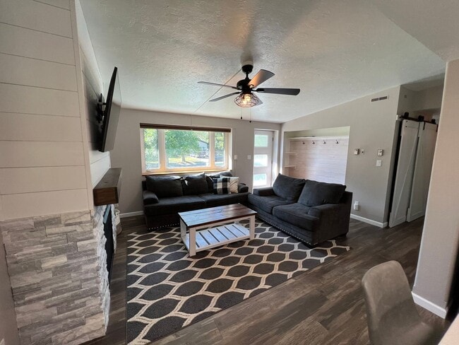 Photo - Beautiful 4 bed 3 bath home!