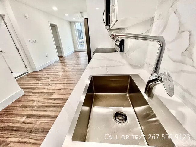 Photo - 4902 Spruce St Unidad 204