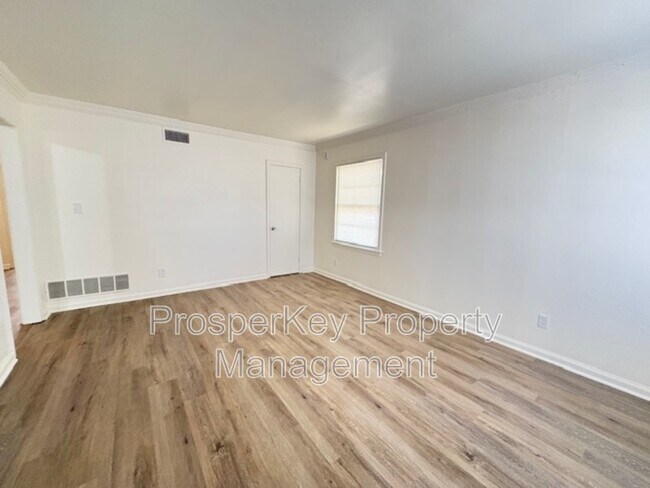 Photo - 2736 Chevy Chase Dr