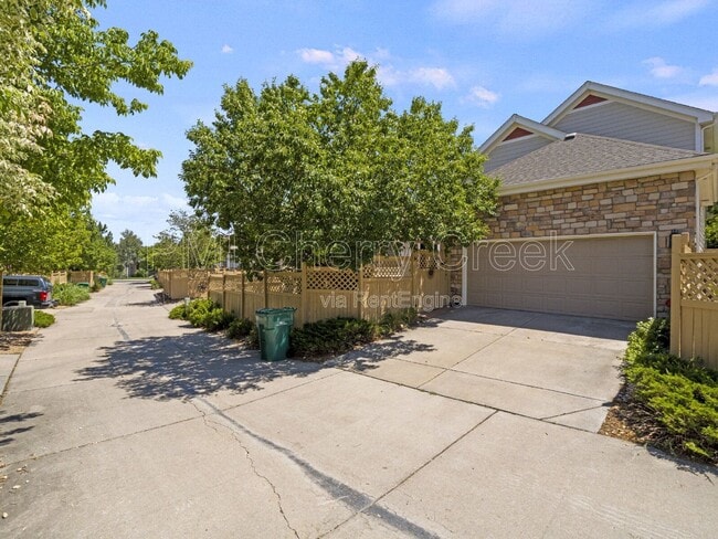 Photo - 7021 S Valdai St