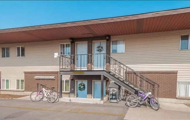 Building Photo - Super Cute 2 Bed/1 Bath Apartment on Main Street in Rexburg! Unit 4