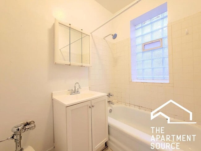 Photo - 631 W Barry Ave Unit s1