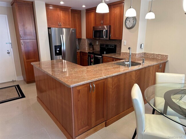 360 Shore Rd Unit 7B