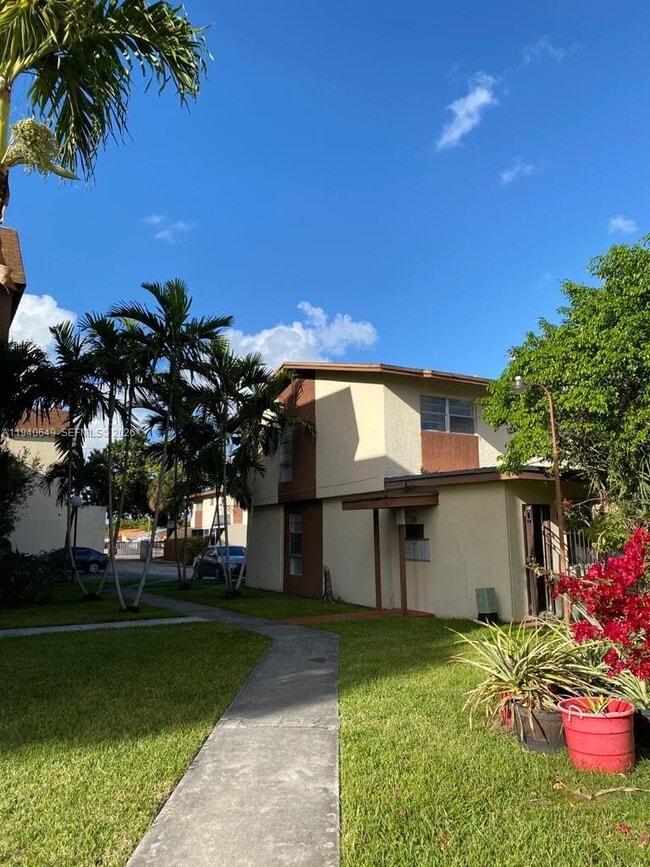 Photo - 20 SW 108th Ave