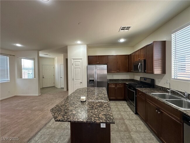 Photo - 1033 Pebble Lake St