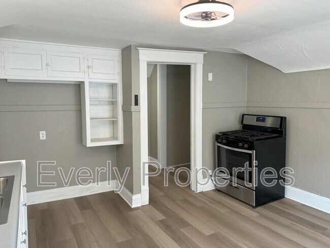 Photo - 6637 19th Ave Unit Upper