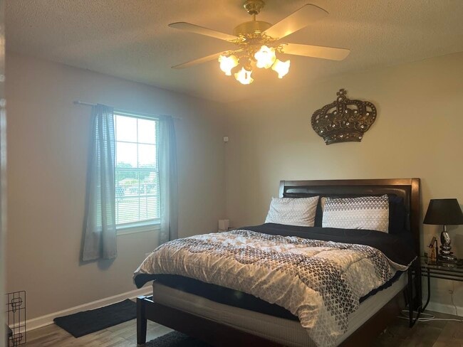 Photo - 863 Lyndsi Ln