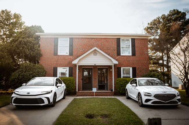 Building Photo - 199 Kristin Dr Unit A Side