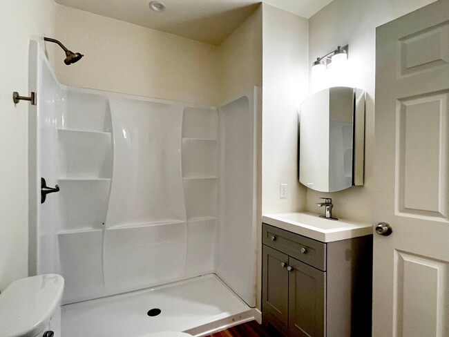 Photo - 584-588 Cypress Unidad 588