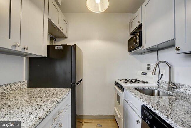 Photo - 1121 Arlington Blvd Unidad 325