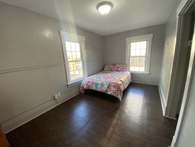 Building Photo - 275 S 7th St Unit 1