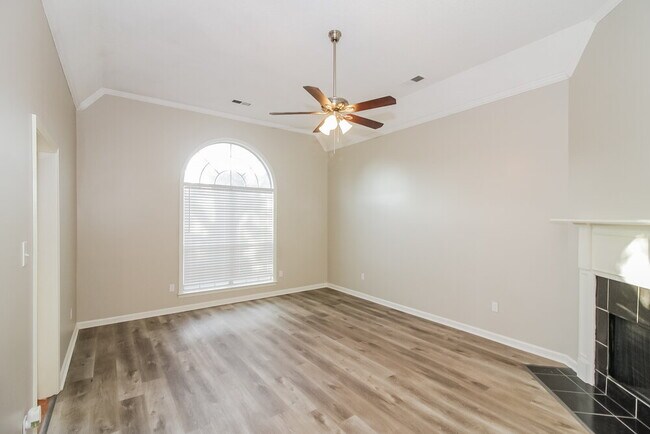 Photo - 600 W Ashley Glen Cir