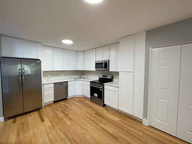 Photo - 1850 Beacon St