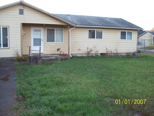 Building Photo - 3-bedroom 1 bath Single Level House
