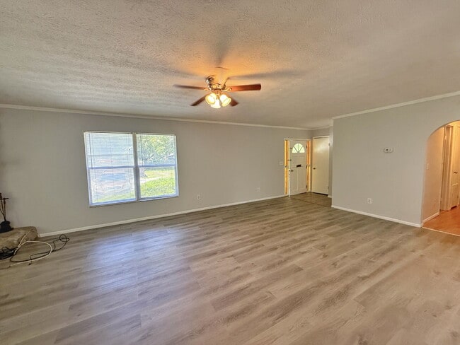 Photo - North Airport Manufactured Home on quiet street. Unit B