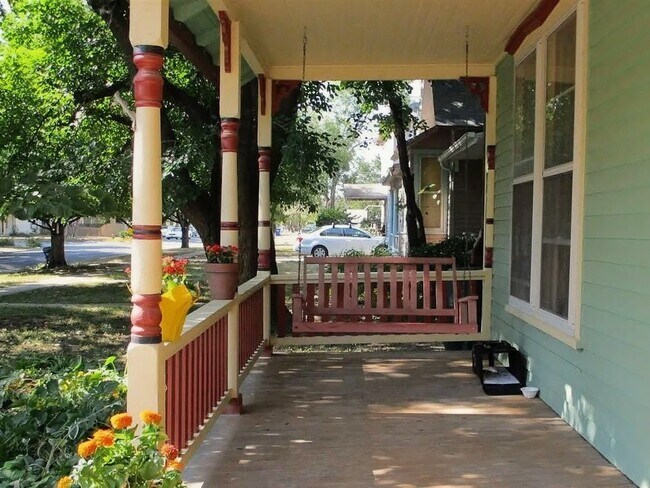 Photo - 1627 New Hampshire St