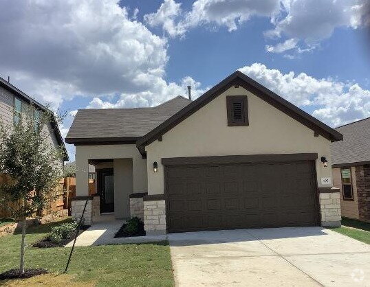 Building Photo - Charming Sunfield Home Available in April