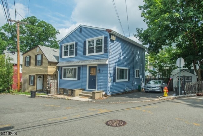 Building Photo - 37 Embury Pl