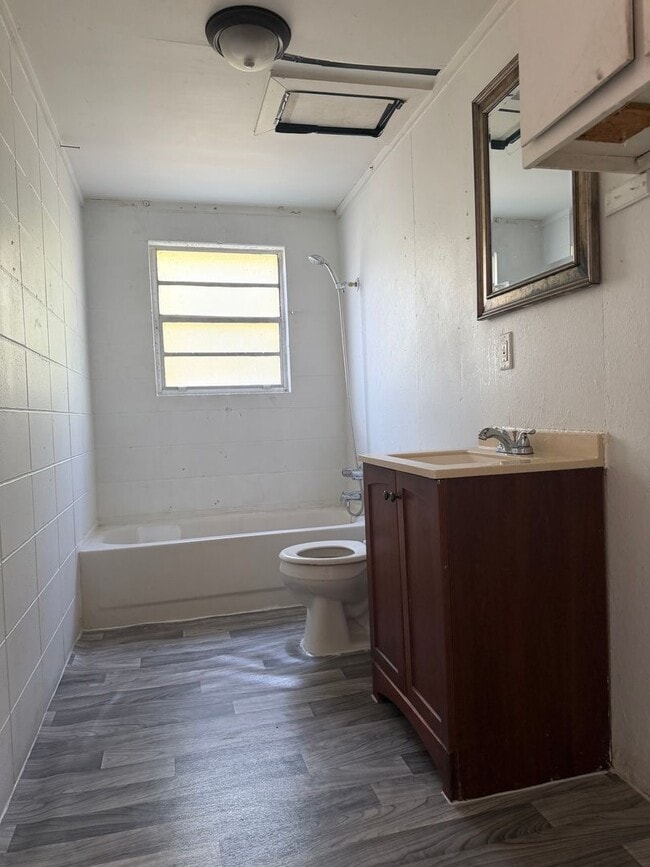 Photo - 410 Kingsby St Unit A