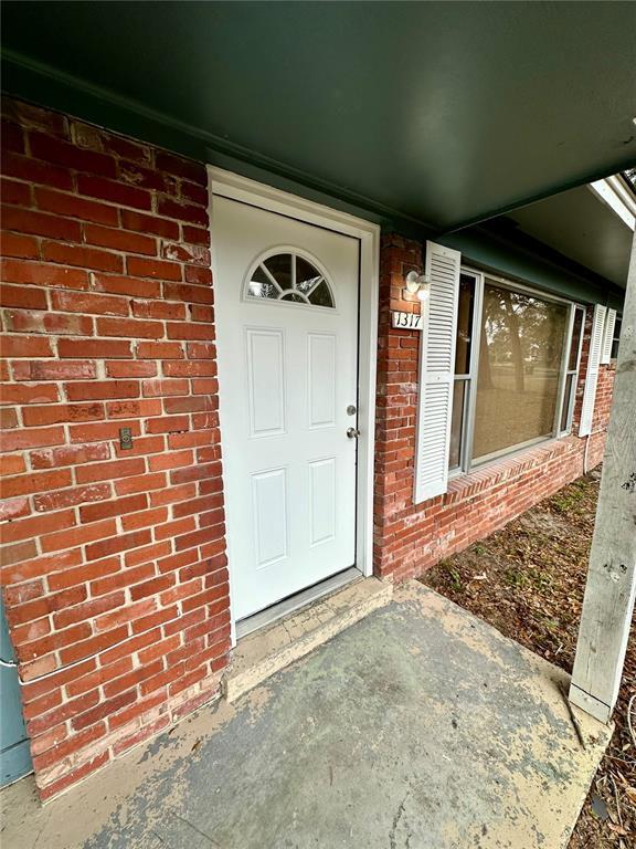 Photo - 1317 Cambridge Dr