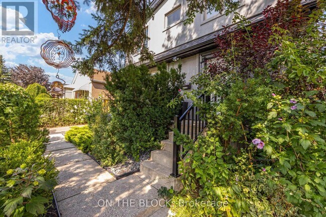 122 Allenby Ave