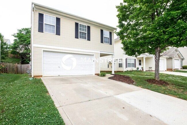 Photo - 3 Bedroom Pet-Friendly Home in Charlotte, NC with Main Street Renewal