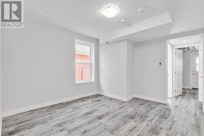Photo - 261 Somerset St. E Unit 3