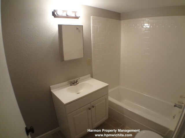 Photo - 925 S Main St Unidad 7