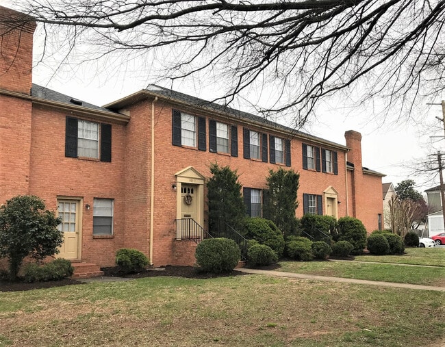 Building Photo - Charming Townhouse in Downtown