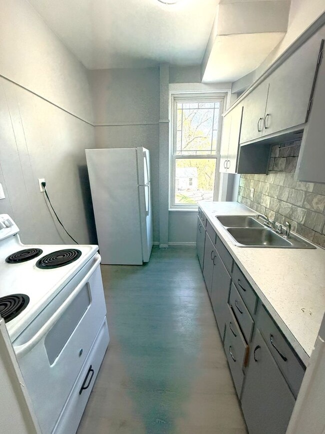 Photo - 395 S Main St Unidad 2