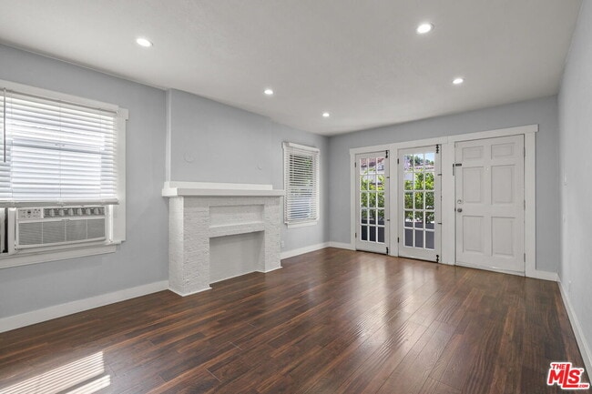 Photo - 1754 N La Brea Ave
