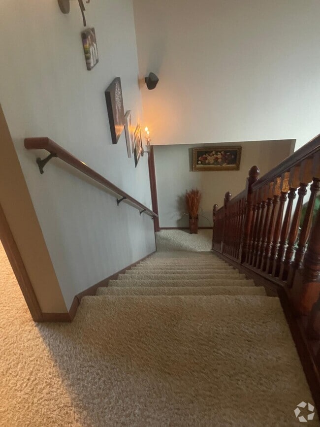 Building Photo - 810 Briarwood Dr Rental