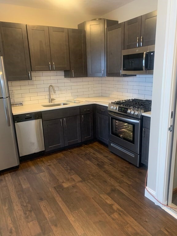 Building Photo - 288 E 8th St Unit 6