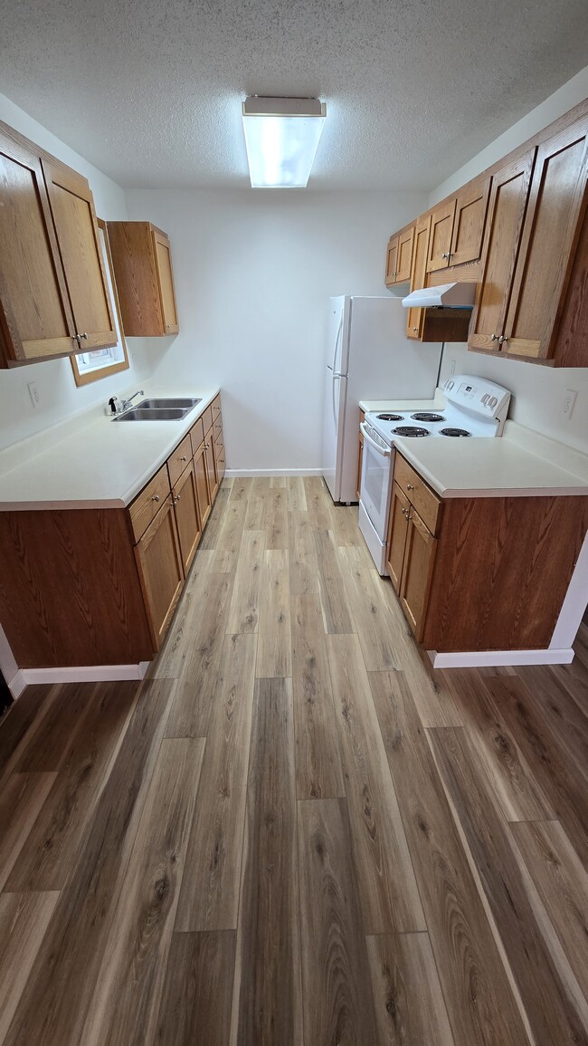 Photo - 563 4th St SE