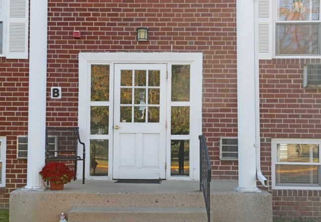 Photo - Bellevue Court Apartments