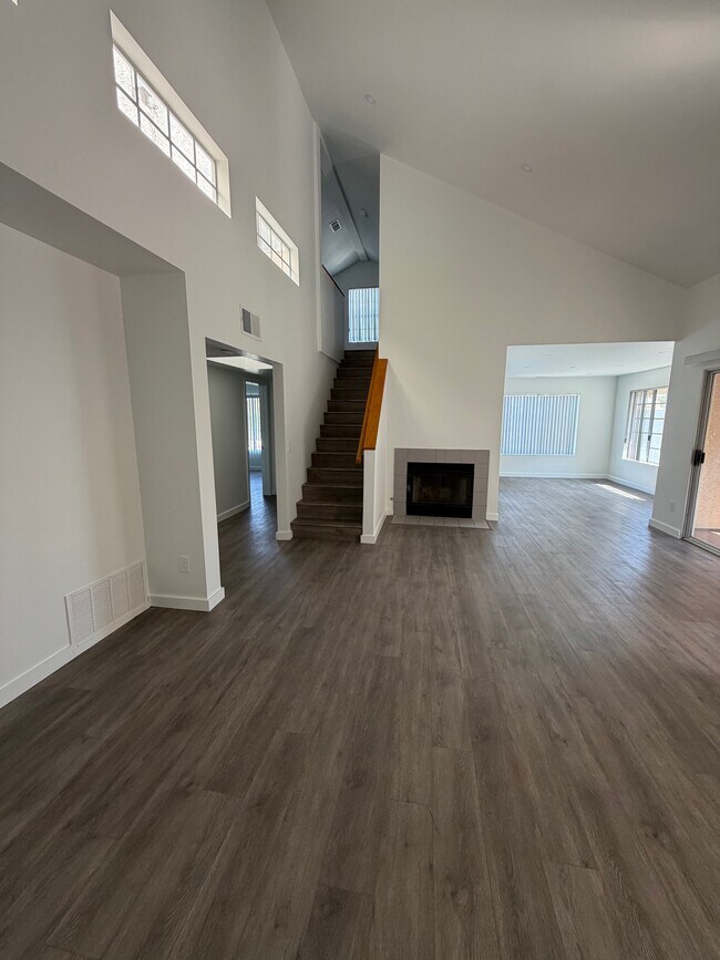 800 E June St