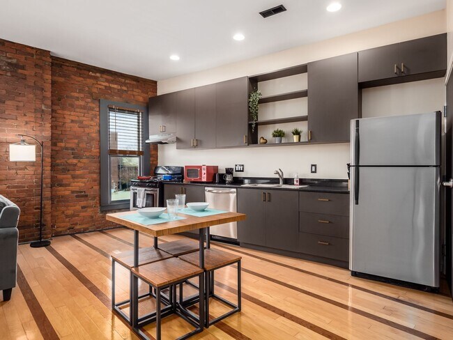 Photo - 1131 N High St Unit 302